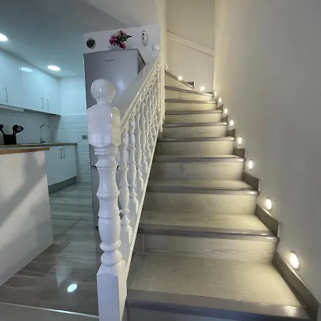 Gustamar 12 דירה *